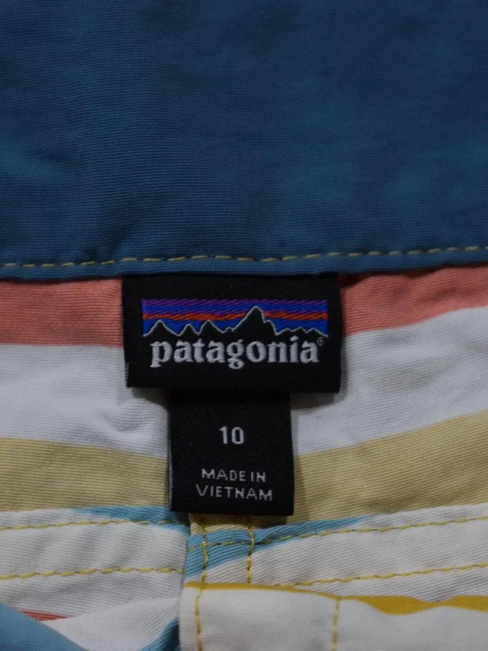 Patagonia Women’s Wavefarer Boardshorts 5” – Striped – Size 10 - Picture 5 of 5